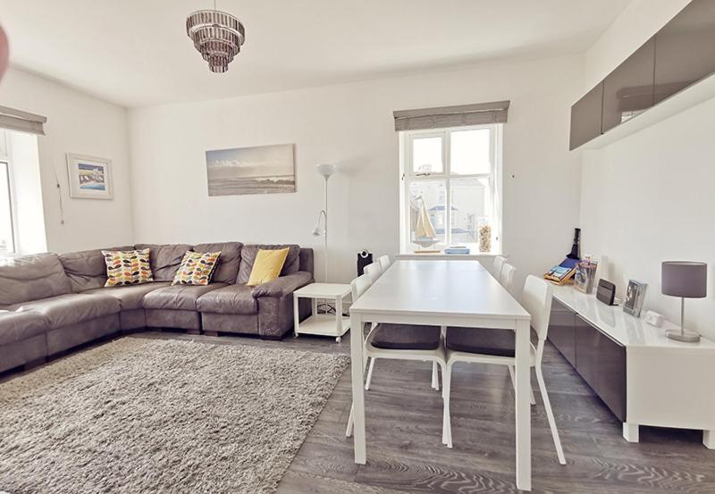 Plas Darien-3 Bed Apt- Sea Views - Sleeps 5 트리어더 외부 사진