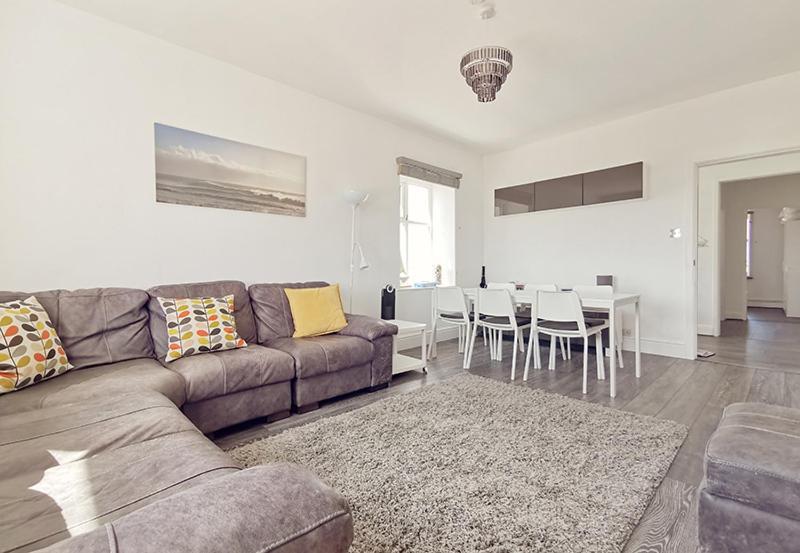 Plas Darien-3 Bed Apt- Sea Views - Sleeps 5 트리어더 외부 사진